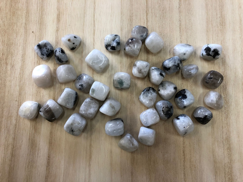 Rodado Piedra Luna 1.5 cm aprox